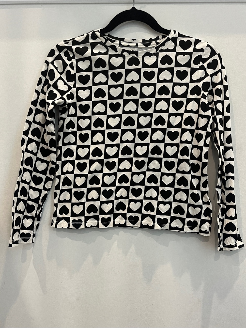 Old Navy Black and White Heart Print Long Sleeve Tee
